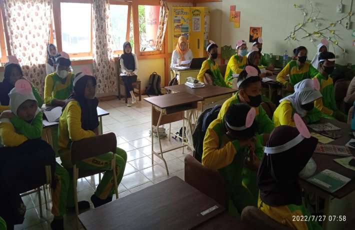 Program Kemitraan Dosen LPTK STKIP Singkawang dan Guru SMP Negeri 3 Singkawang